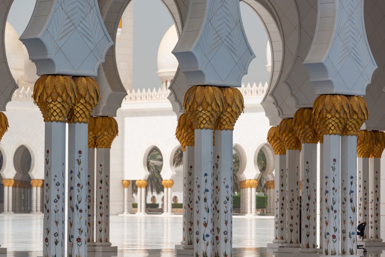 portfolio-06 Intricately designed columns at Sheikh Zayed Grand Mosque in Abu Dhabi, showcasing Islamic architecture.